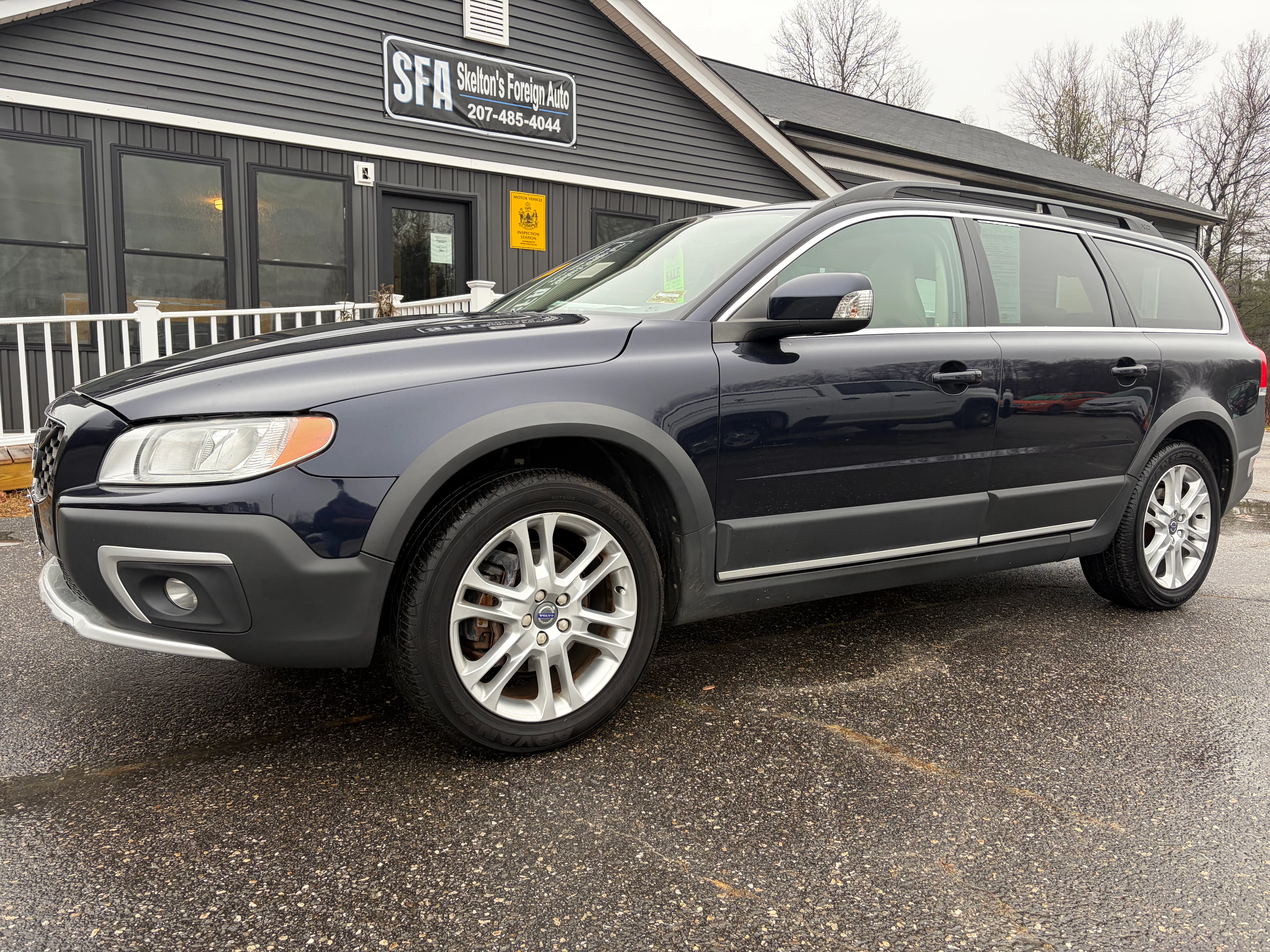 Volvo XC70 AWD Cross Country Wagon - Safe & Reliable All-Weather Vehicle